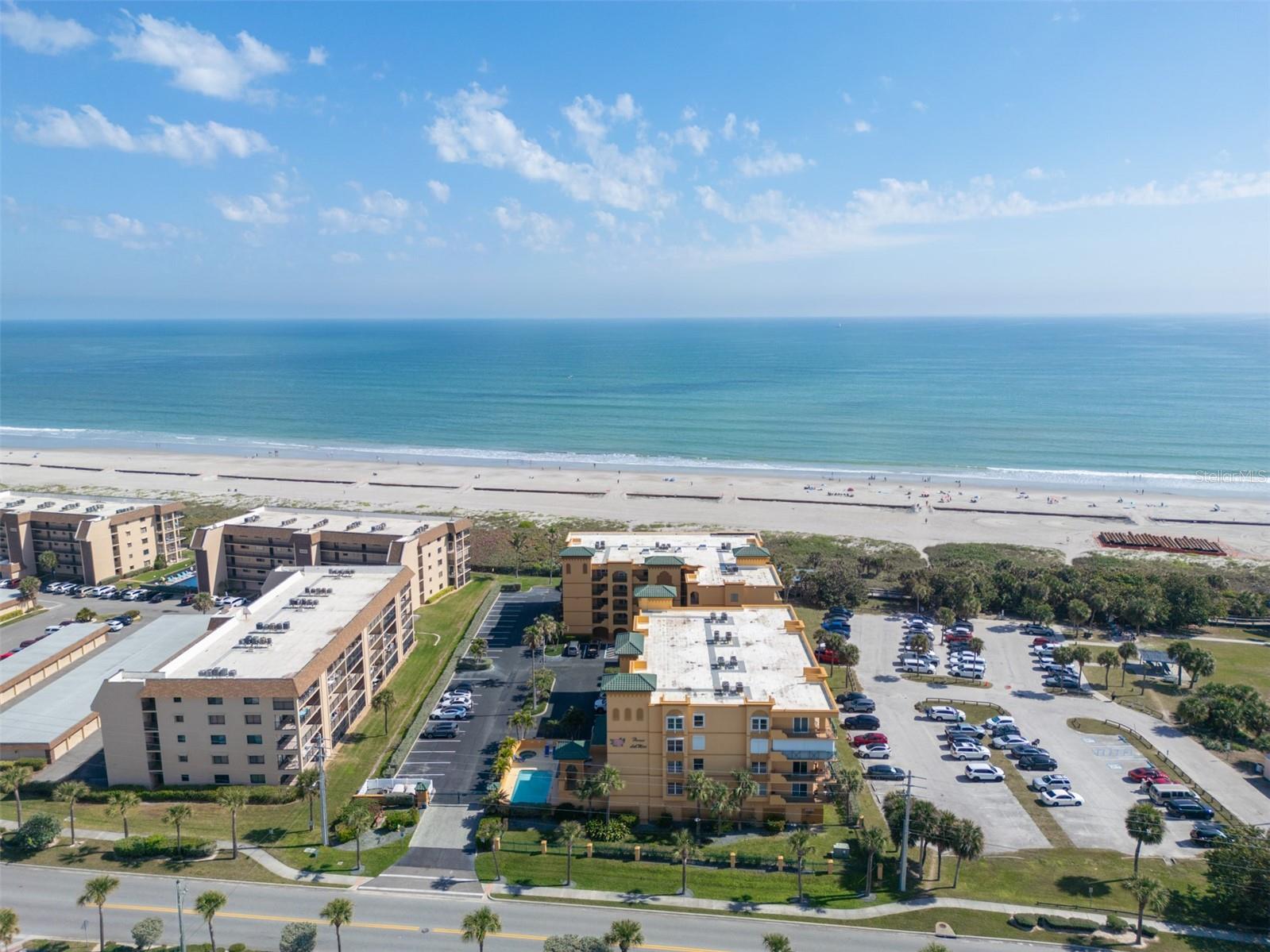 FLORES DEL MAR CONDO - Residential