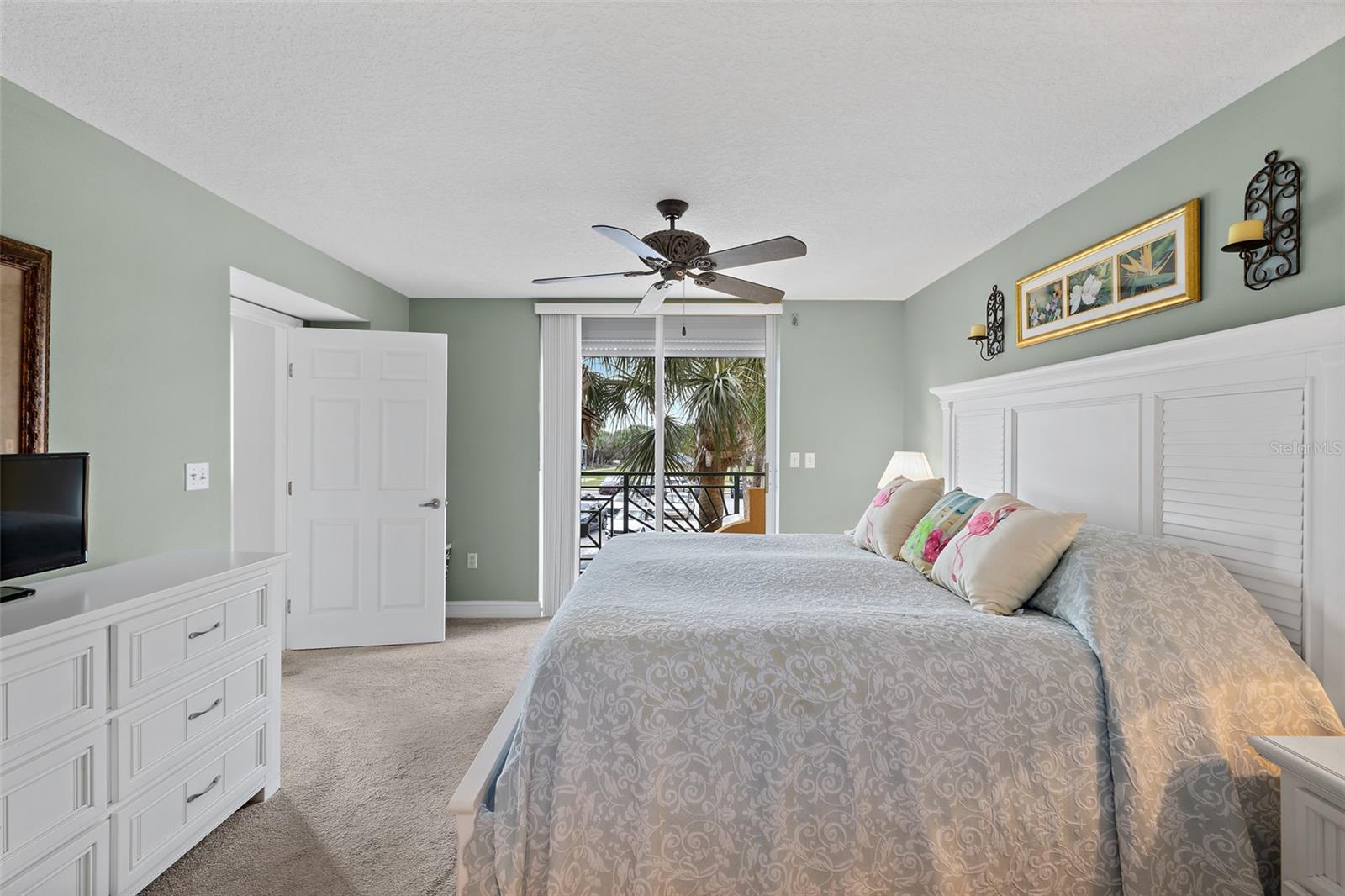 FLORES DEL MAR CONDO - Residential