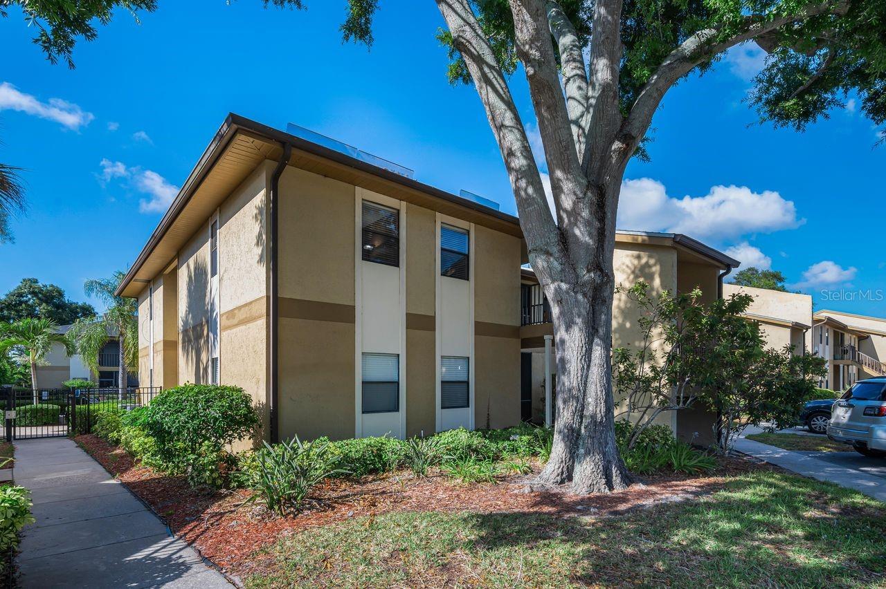 BELLA VISTA ON LAKE - Residential