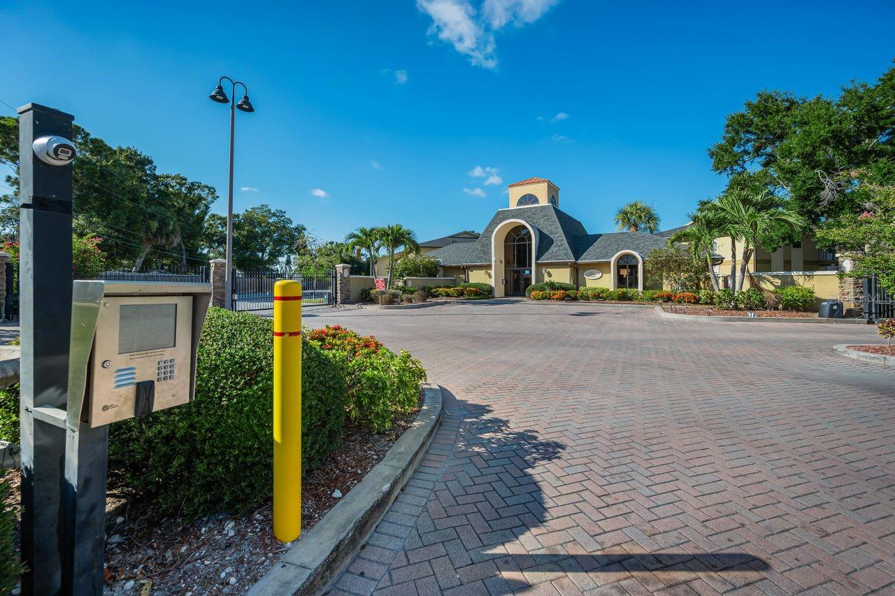 BELLA VISTA ON LAKE - Residential