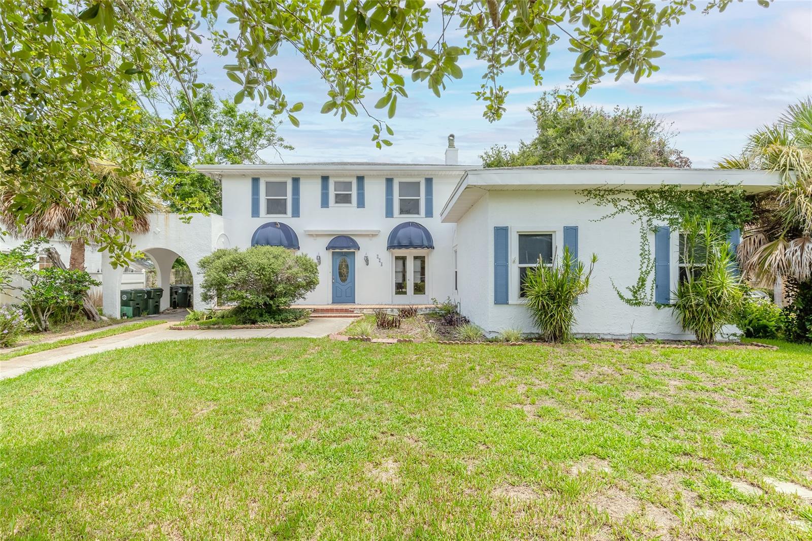 Bring your imagination to restore this home to it's original glory. Charming home in the Historic Seabreeze District..  LIVE IN MAIN HOUSE AND RENT THE GUEST HOUSE.  Fantastic home for blended family or rental. Main house is 2 stories. 4 Bedrooms and 3.5 bath. Every room is huge. Kitchen has Mexican tile and was updated a few years ago. Primary bedroom is downstairs. 3 bedrooms and 2 baths are upstairs. Most floors are hardwood except for family room. Pass thru the Porte-cochère to the attached Back house which has 2 bedrooms and 1 bath. Modern interior with tile floors. There is a separate washer & dryer hookup in garage for the back house.