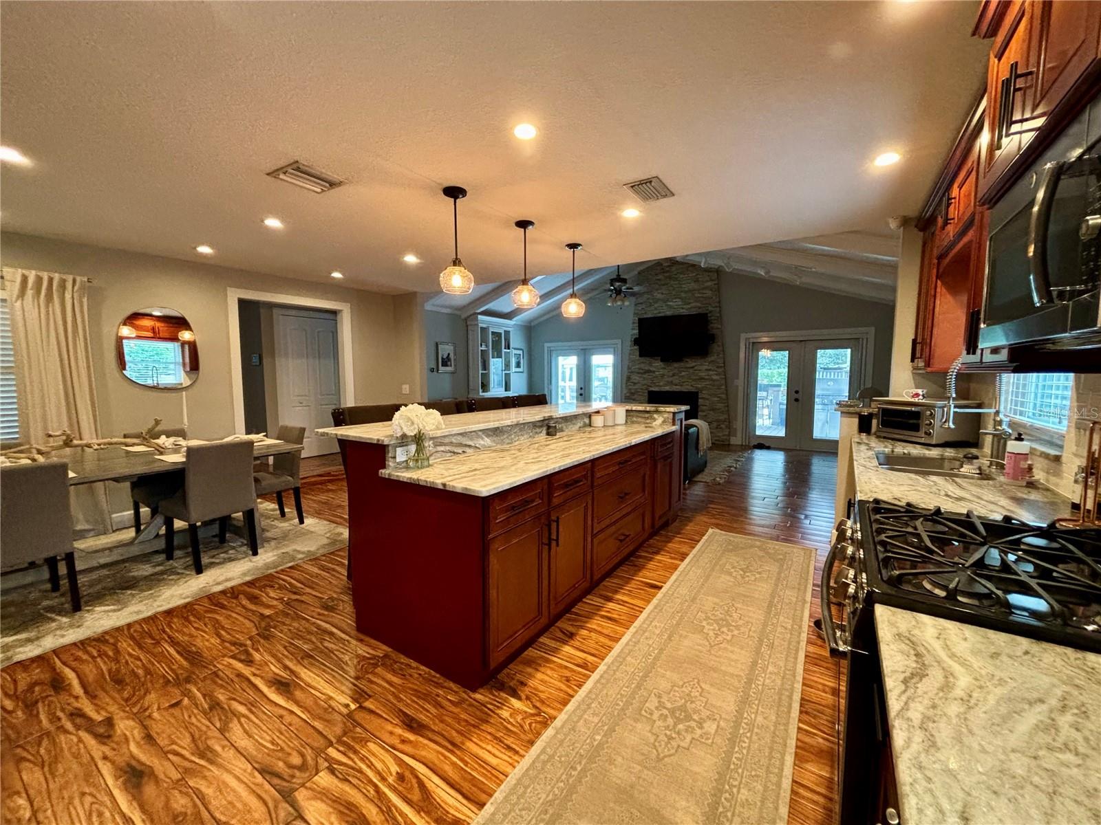 RIVER OAKS - Residential
