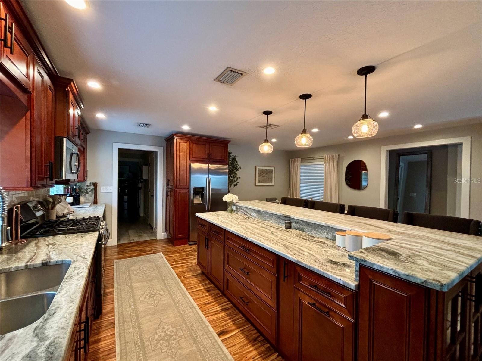 RIVER OAKS - Residential