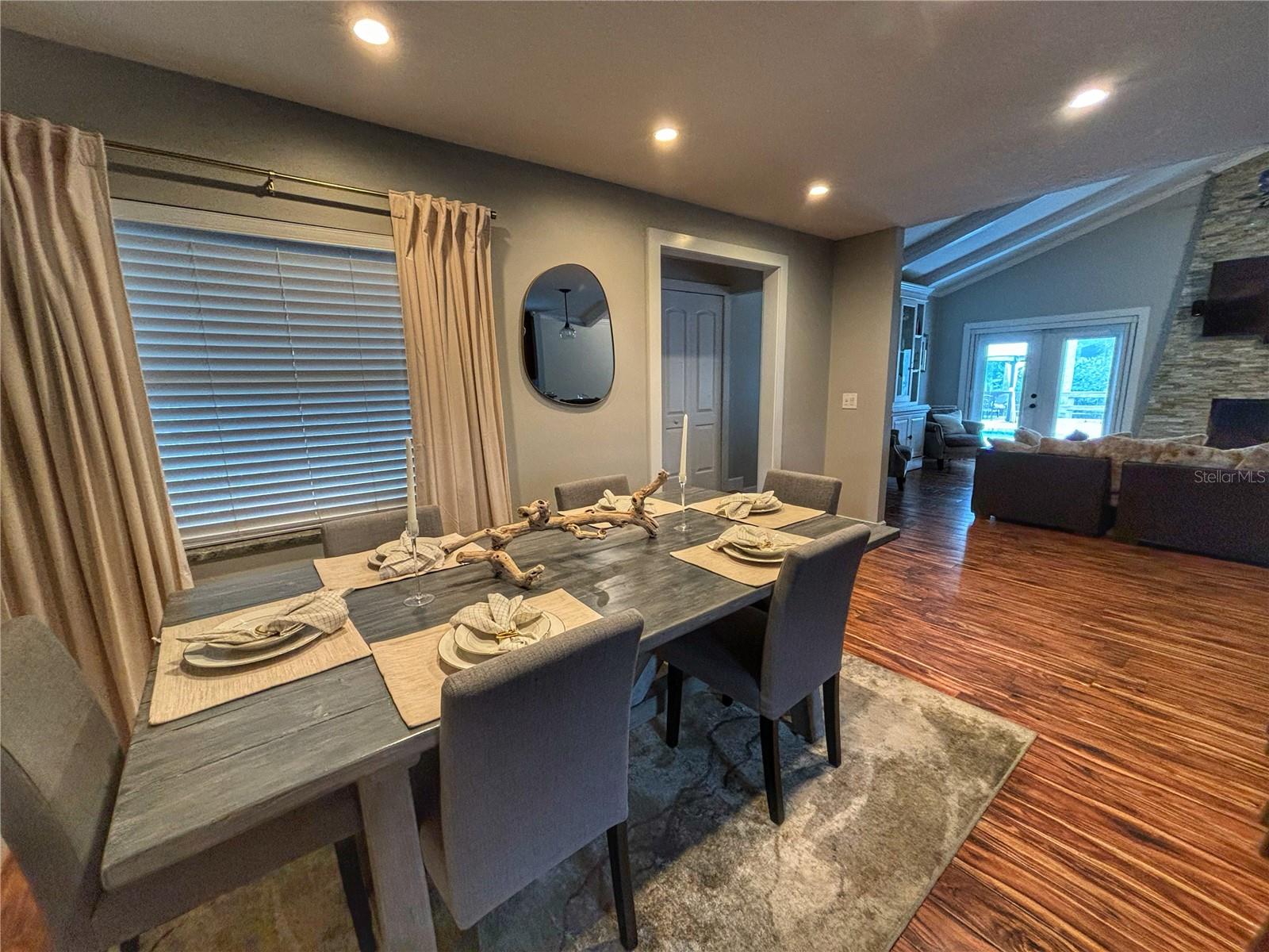 RIVER OAKS - Residential
