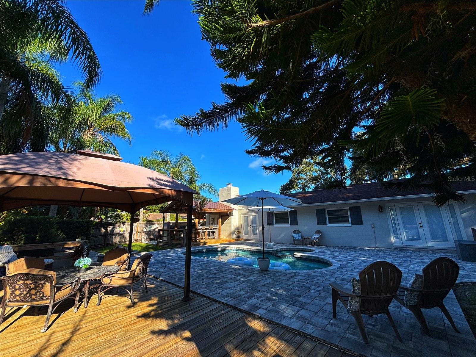 RIVER OAKS - Residential