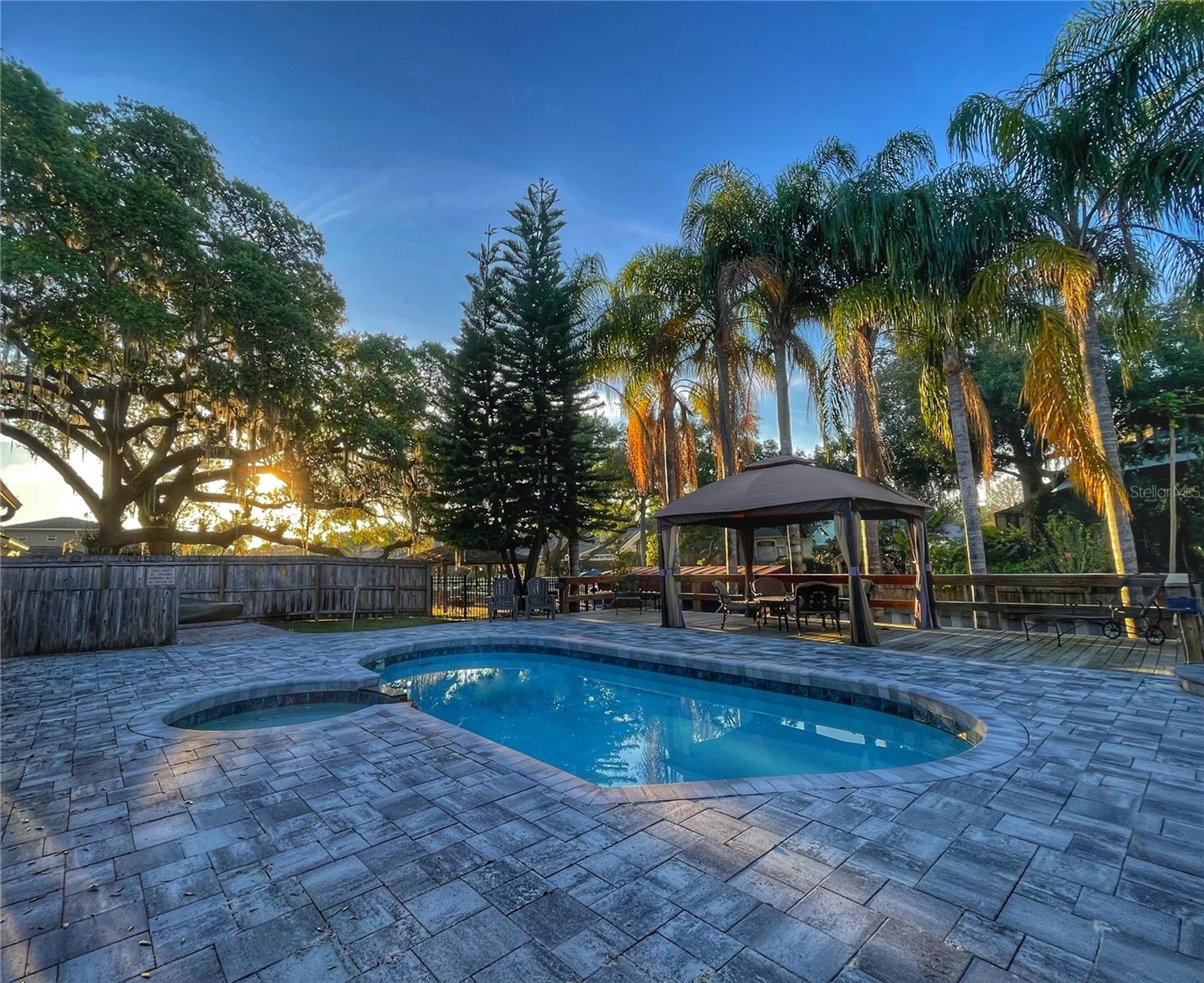 RIVER OAKS - Residential