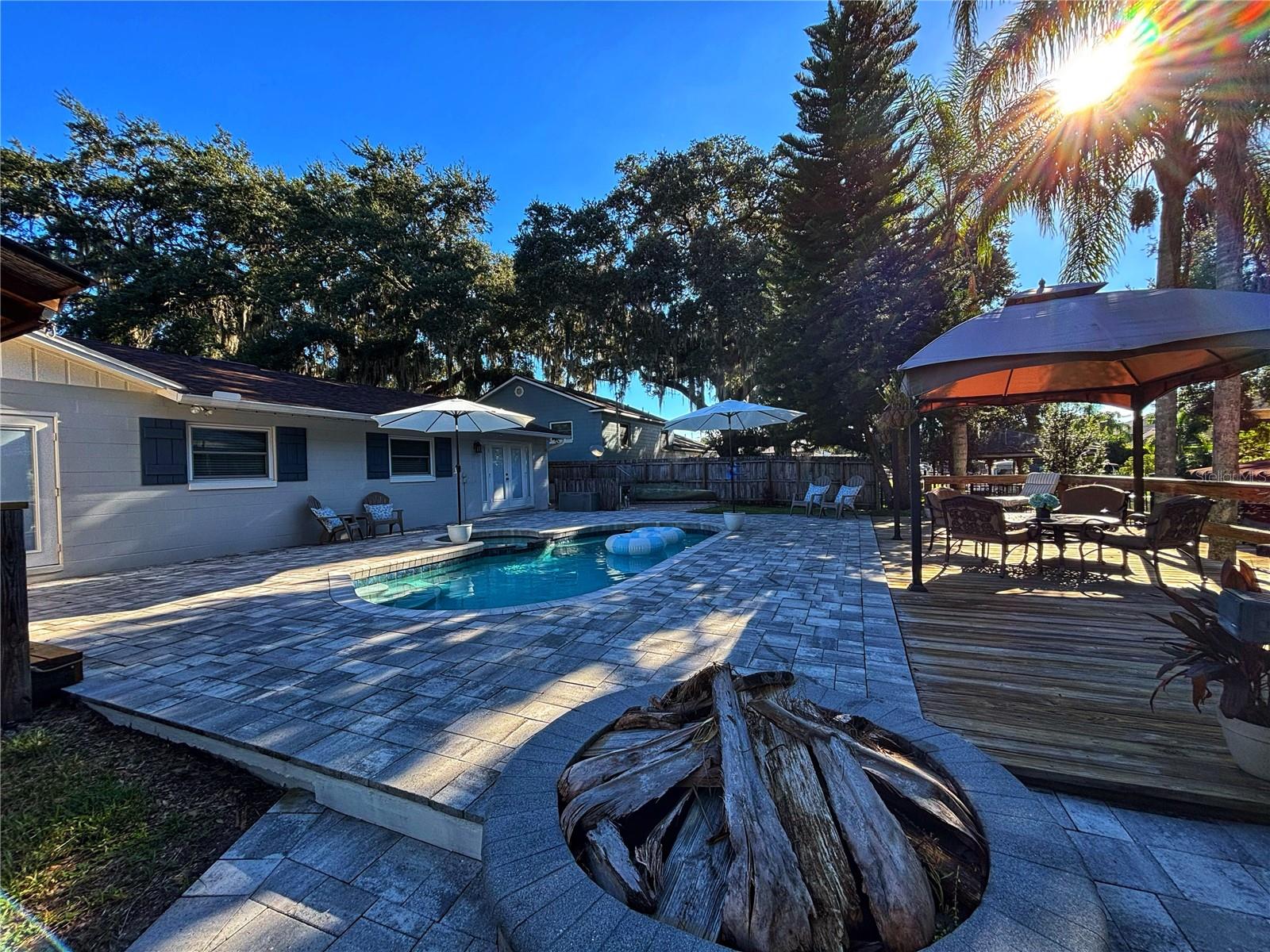 RIVER OAKS - Residential