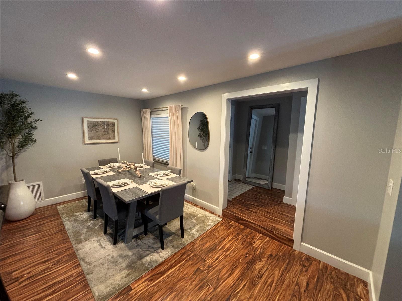 RIVER OAKS - Residential