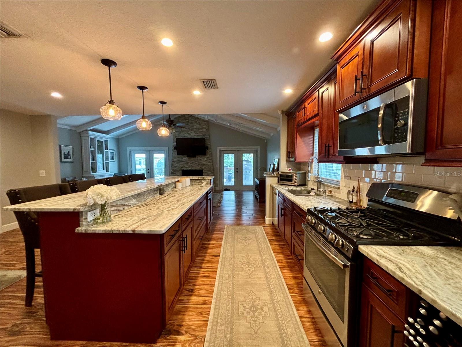 RIVER OAKS - Residential
