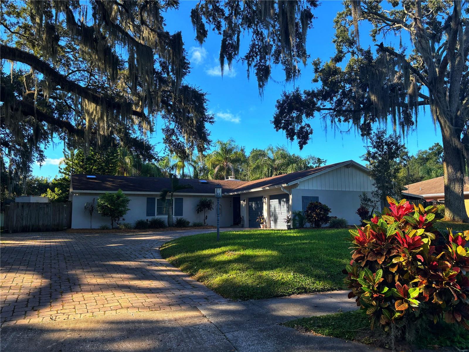 RIVER OAKS - Residential