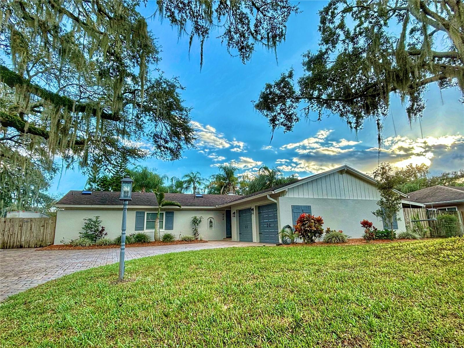 RIVER OAKS - Residential