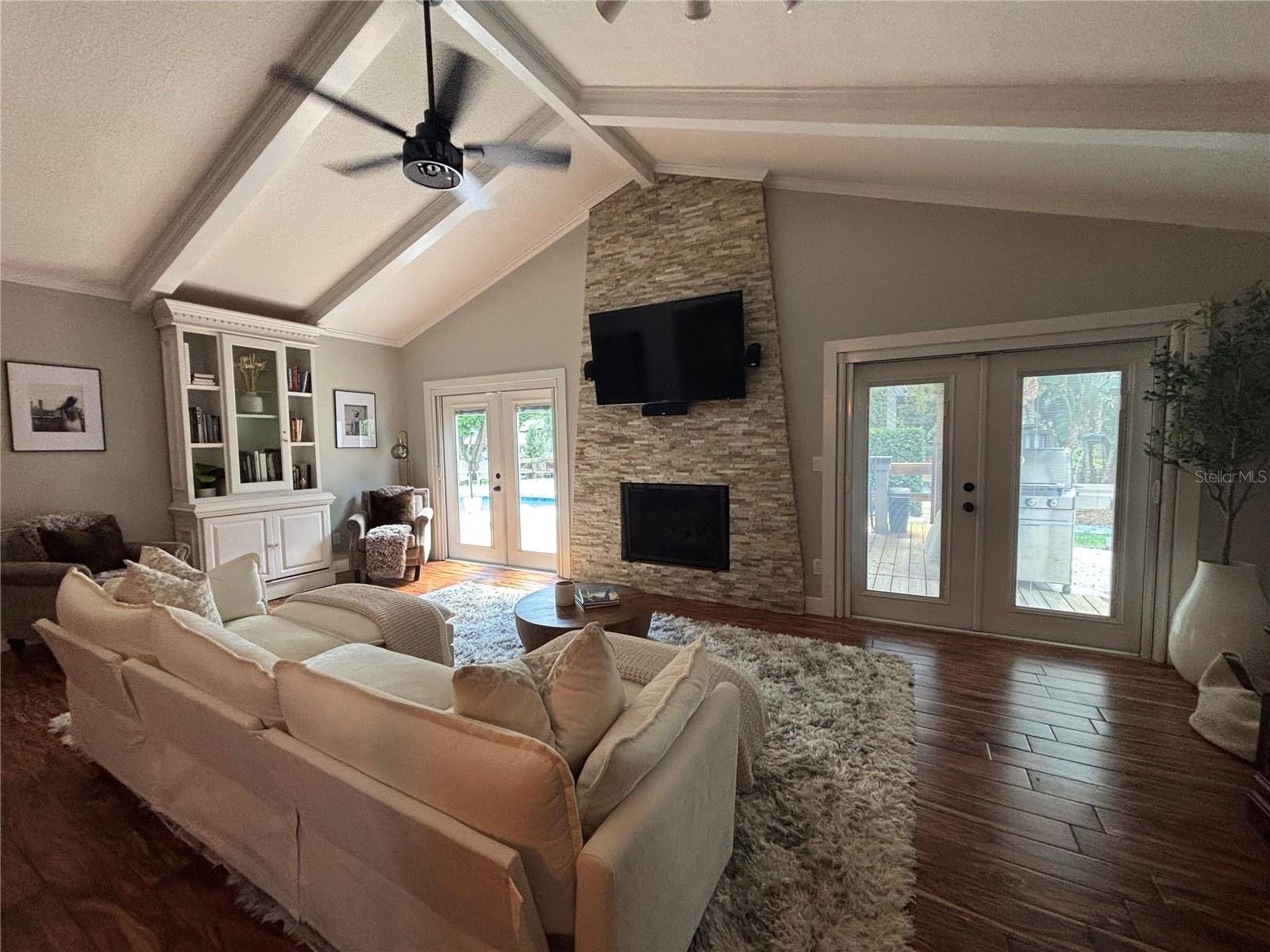RIVER OAKS - Residential
