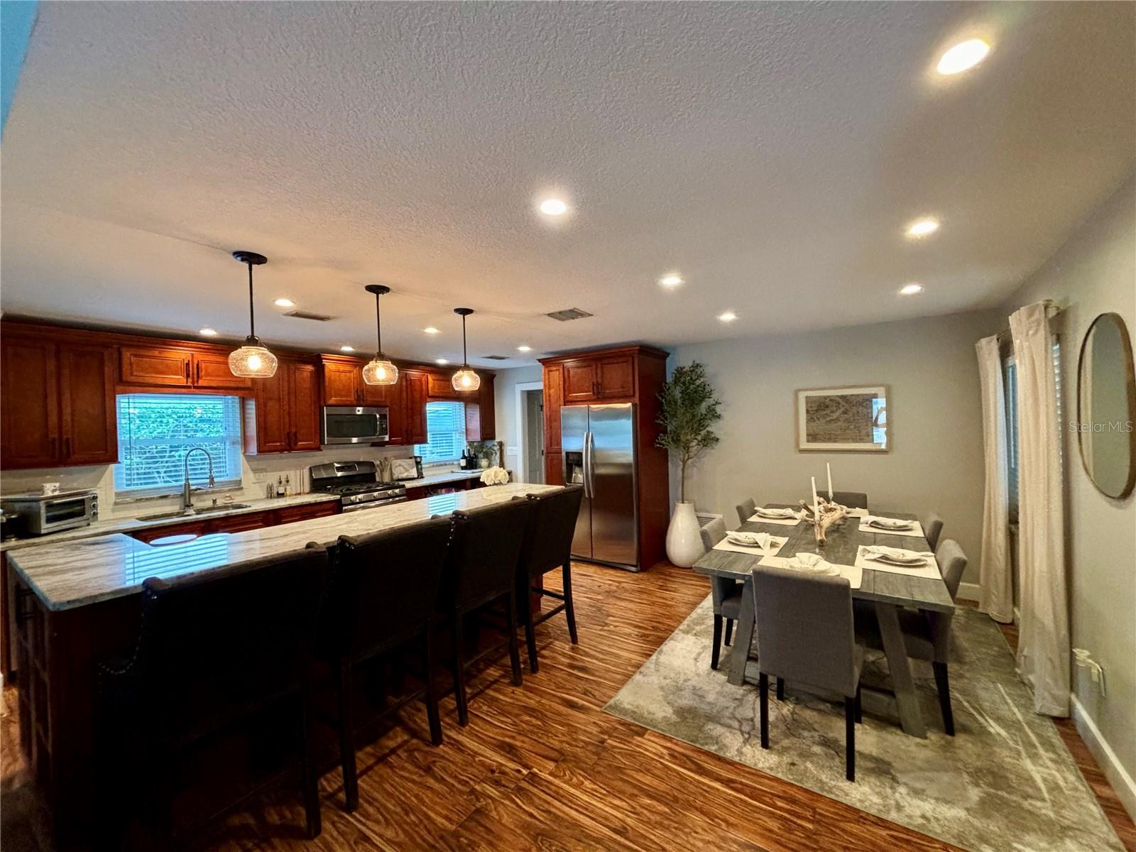 RIVER OAKS - Residential