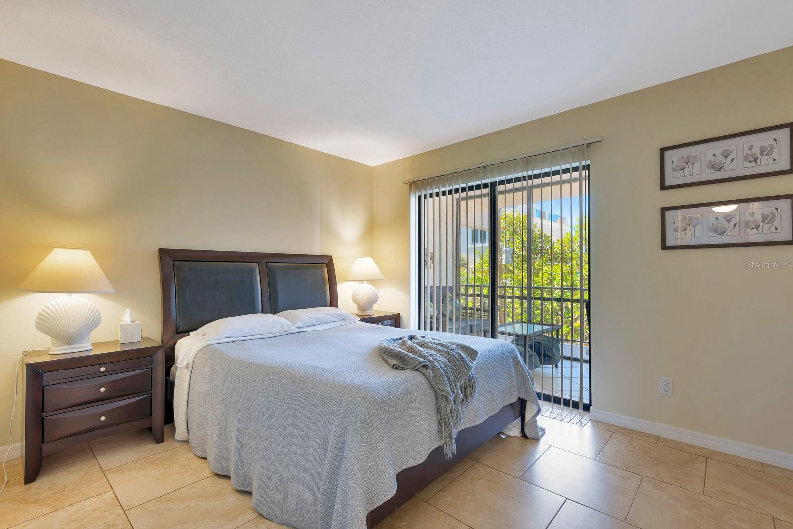 LIDO SHORES - Residential