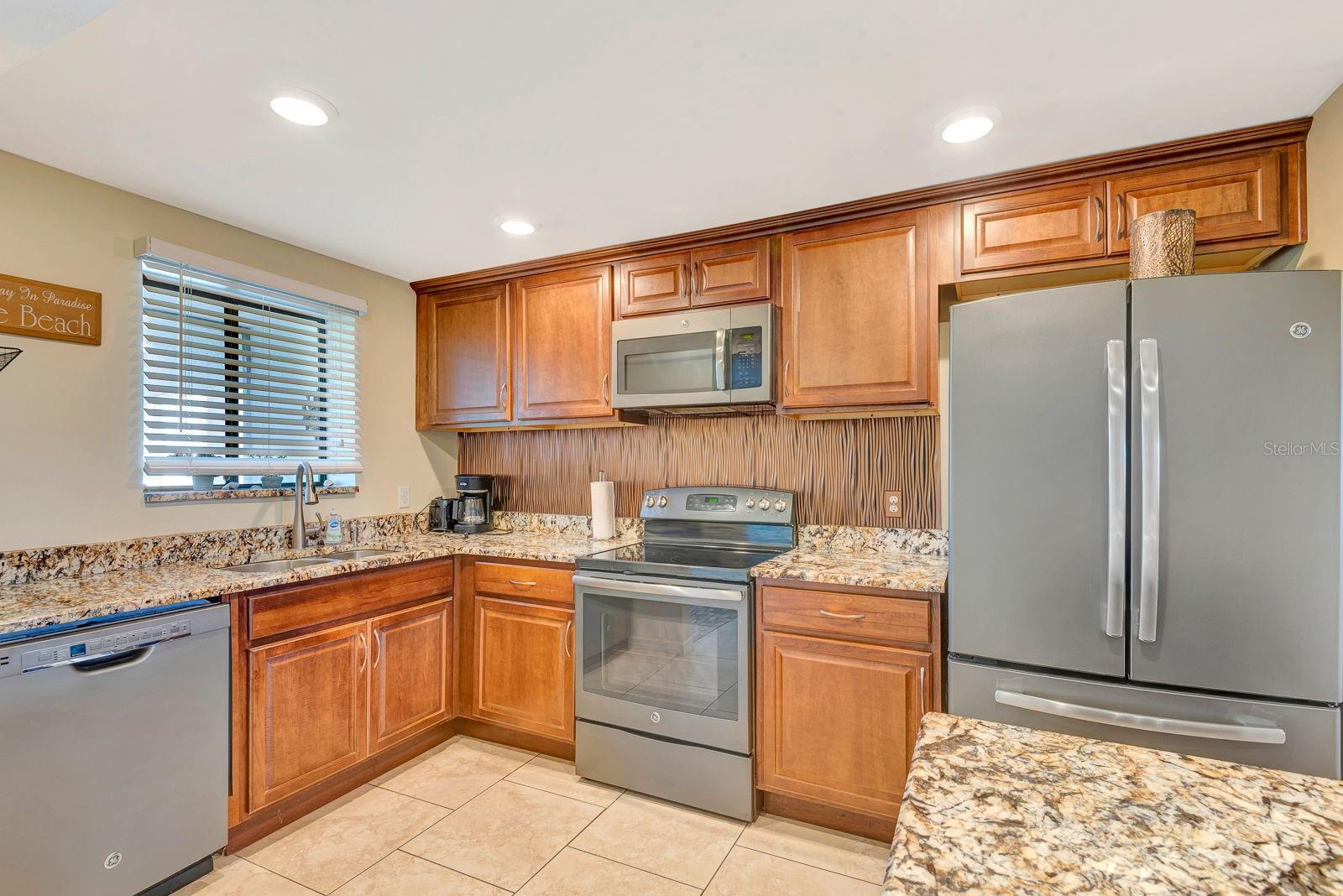 LIDO SHORES - Residential