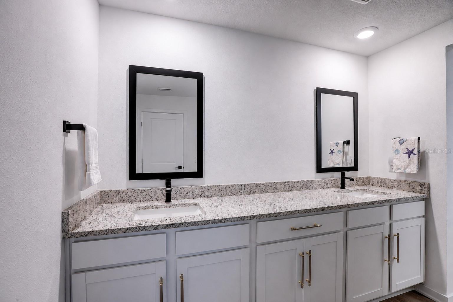 CROSSING/PALM RIVER - Residential