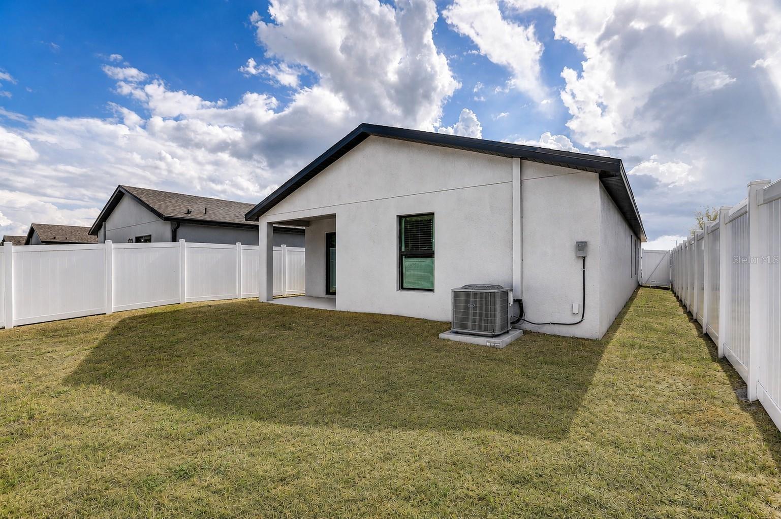 CROSSING/PALM RIVER - Residential