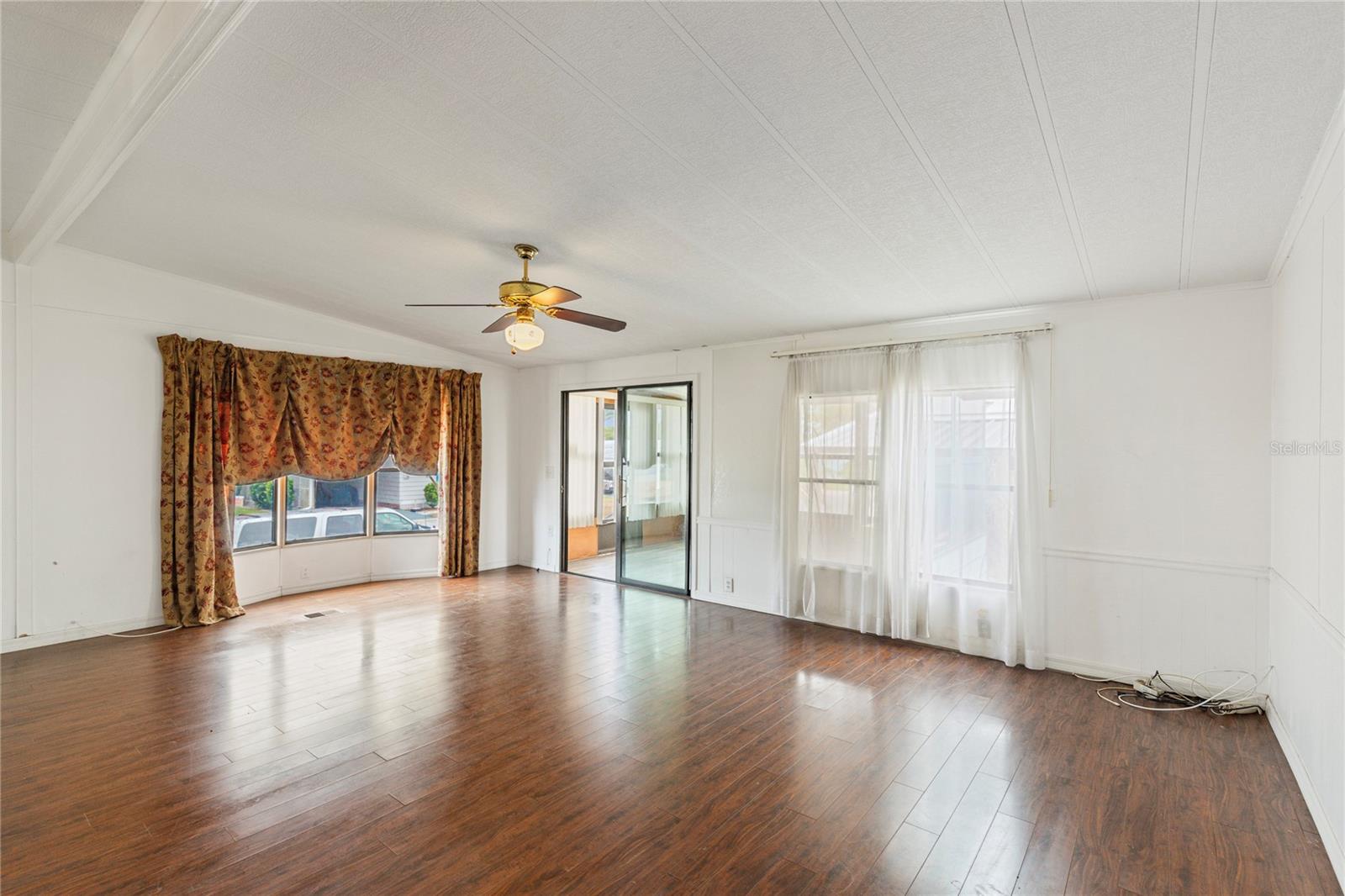 FOXWOOD LAKE ESTATES - Residential