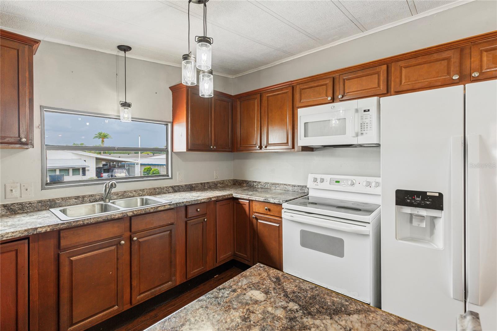 FOXWOOD LAKE ESTATES - Residential