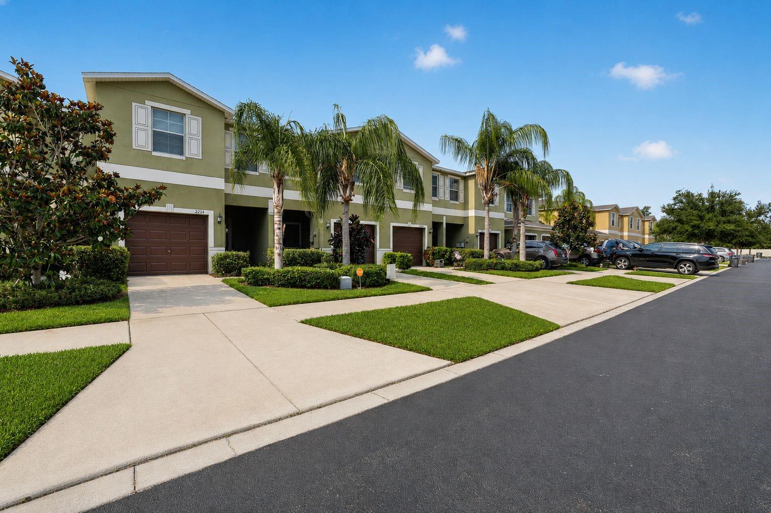 HAWKS POINT PH N TWNHMS - Residential