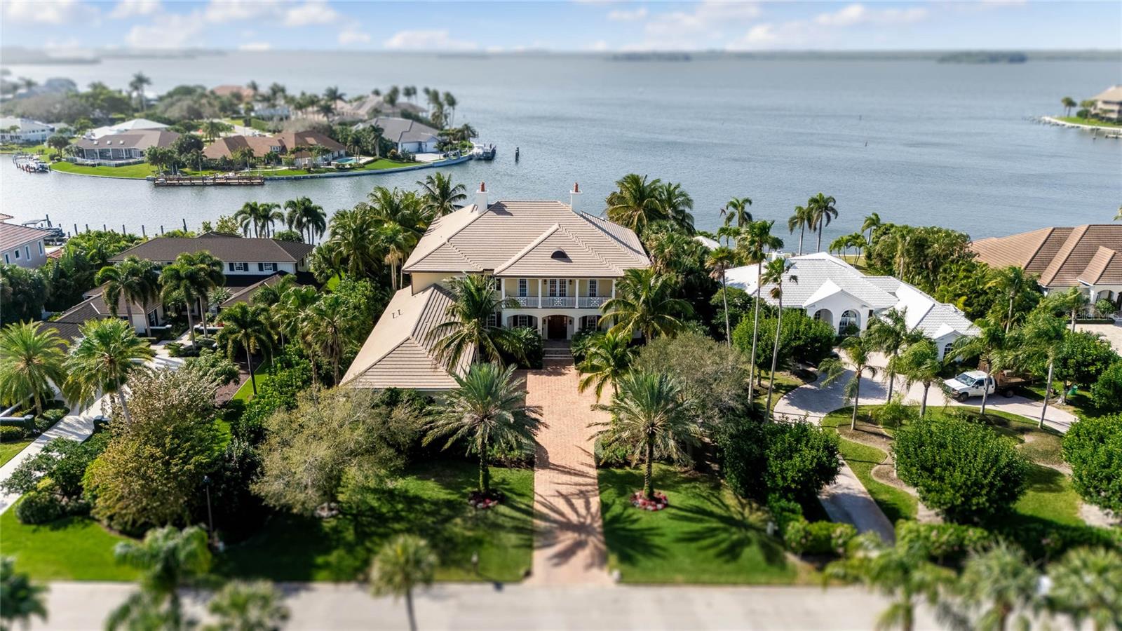 THE MOORINGS - Residential
