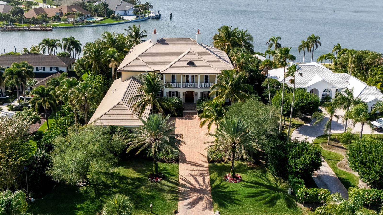 THE MOORINGS - Residential