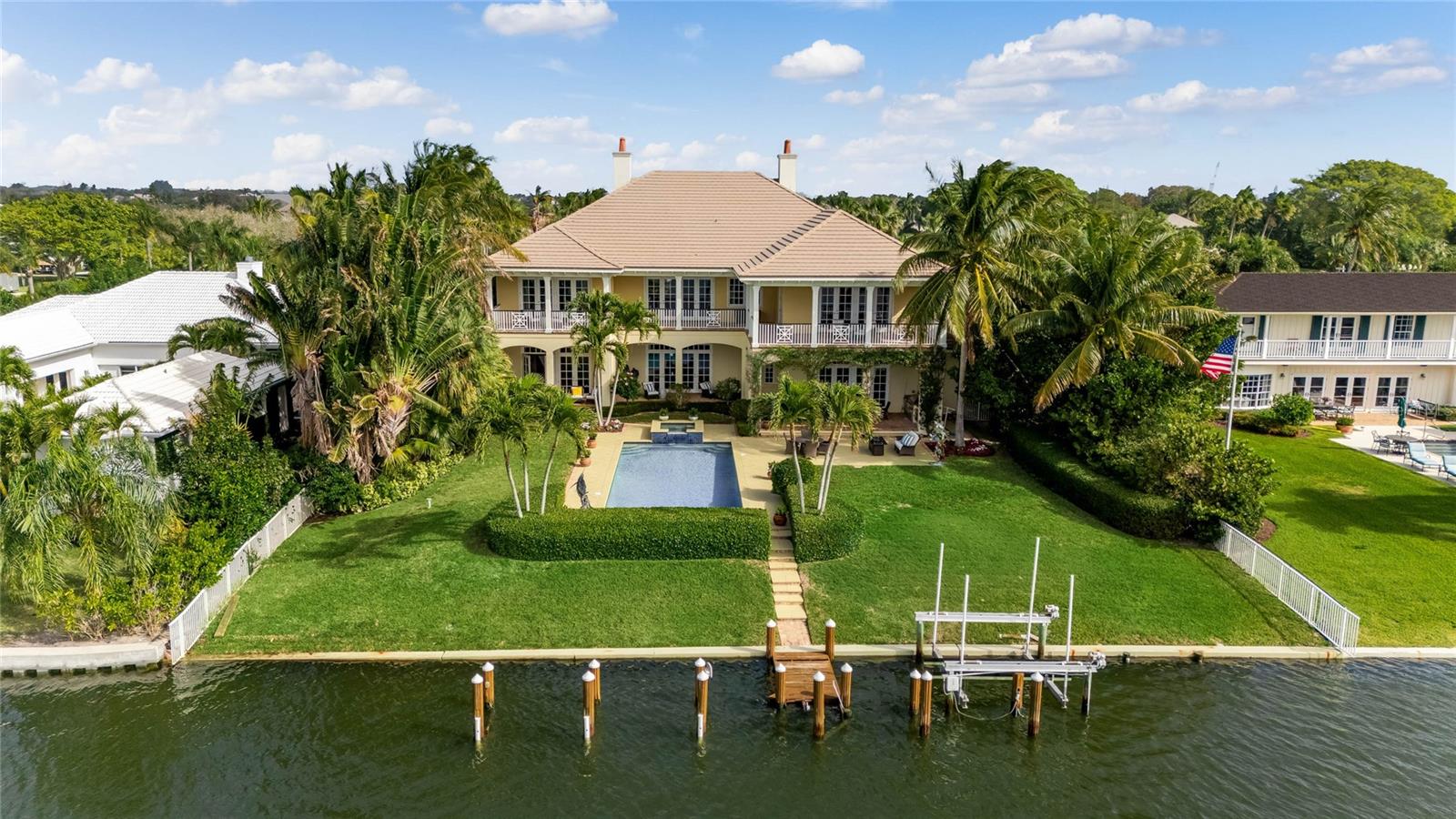 THE MOORINGS - Residential