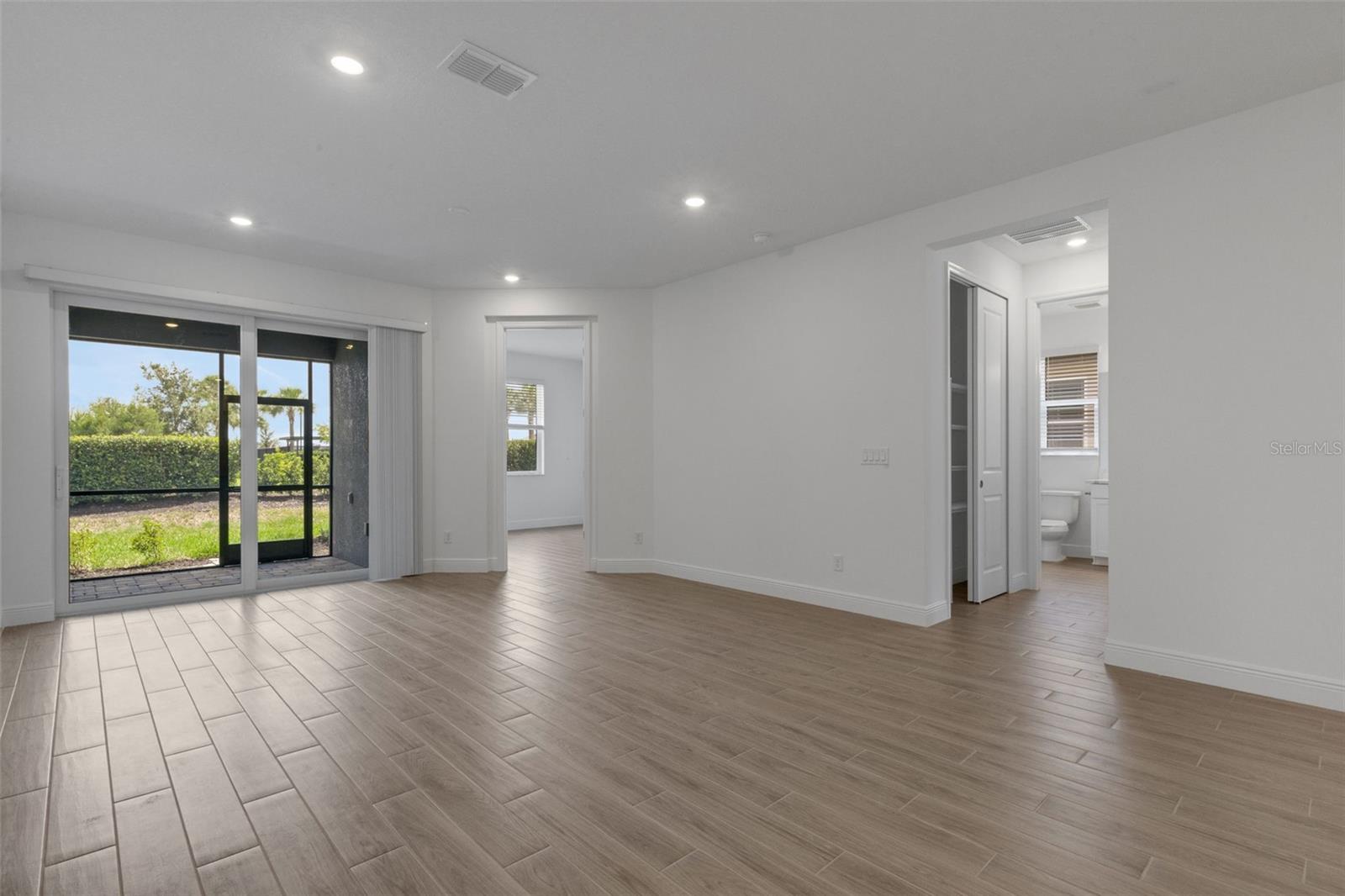 SWEETWATER AT LAKEWOOD RANCH PH I & II - Residential