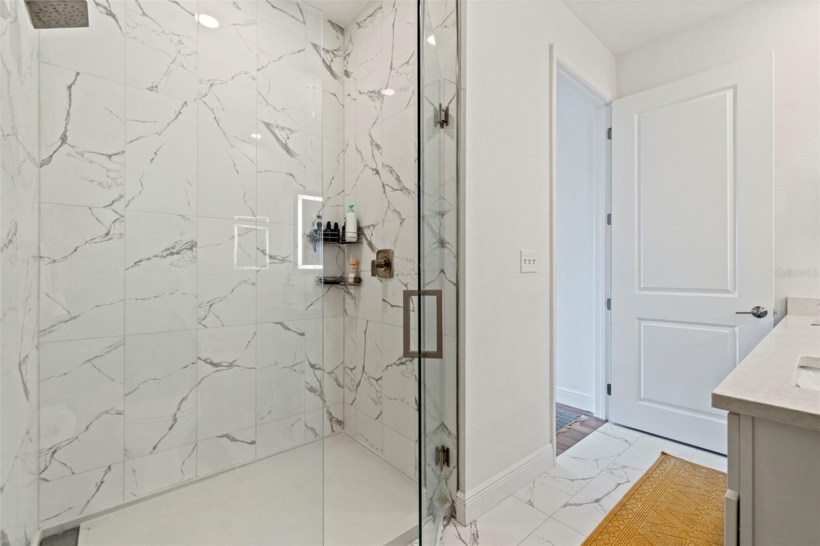 DOMUS URBANA CONDO - Residential