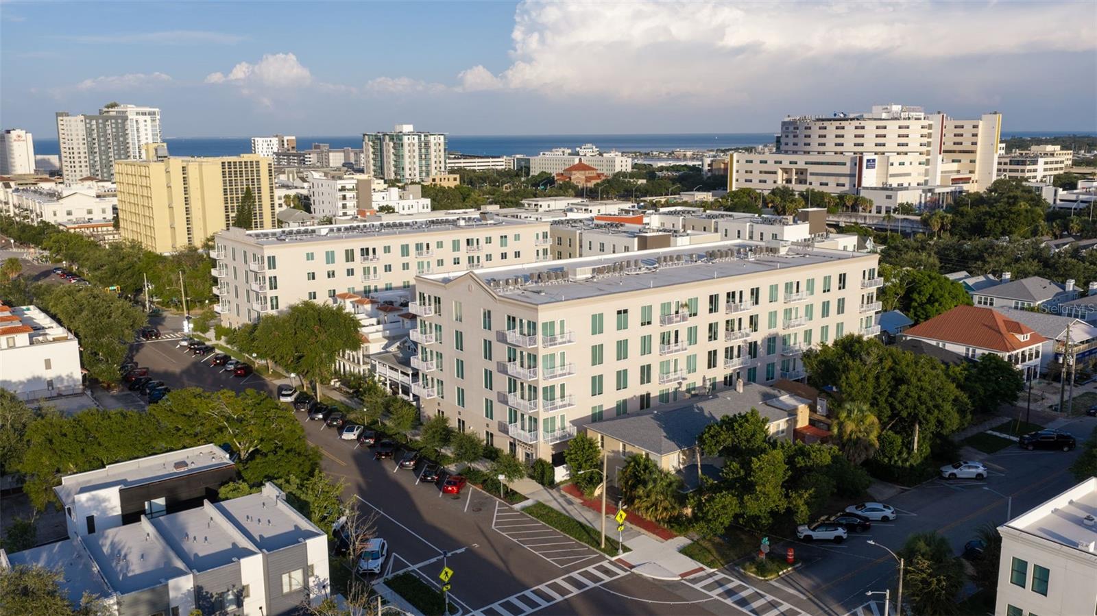 DOMUS URBANA CONDO - Residential