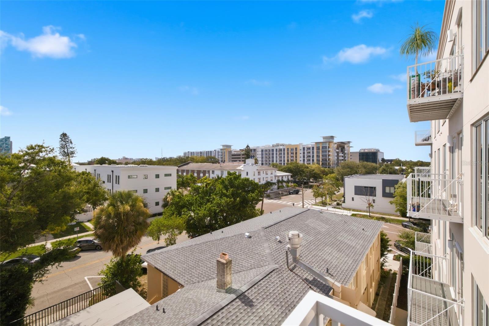 DOMUS URBANA CONDO - Residential