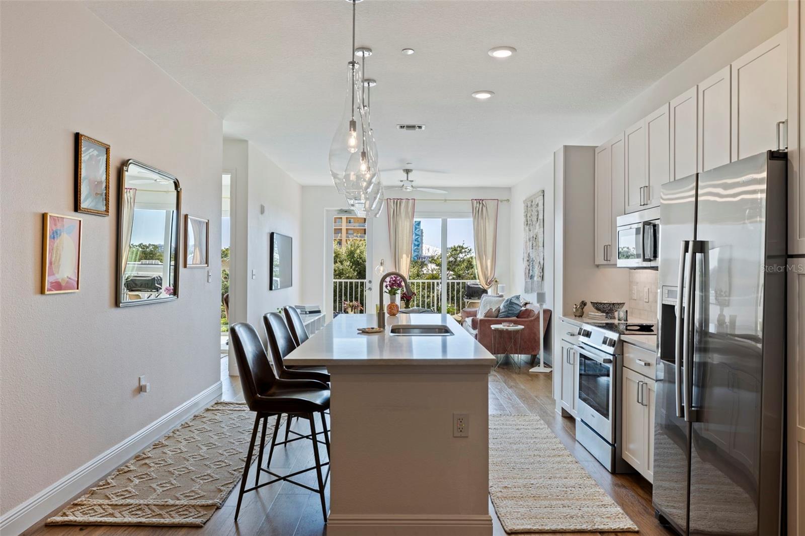 DOMUS URBANA CONDO - Residential