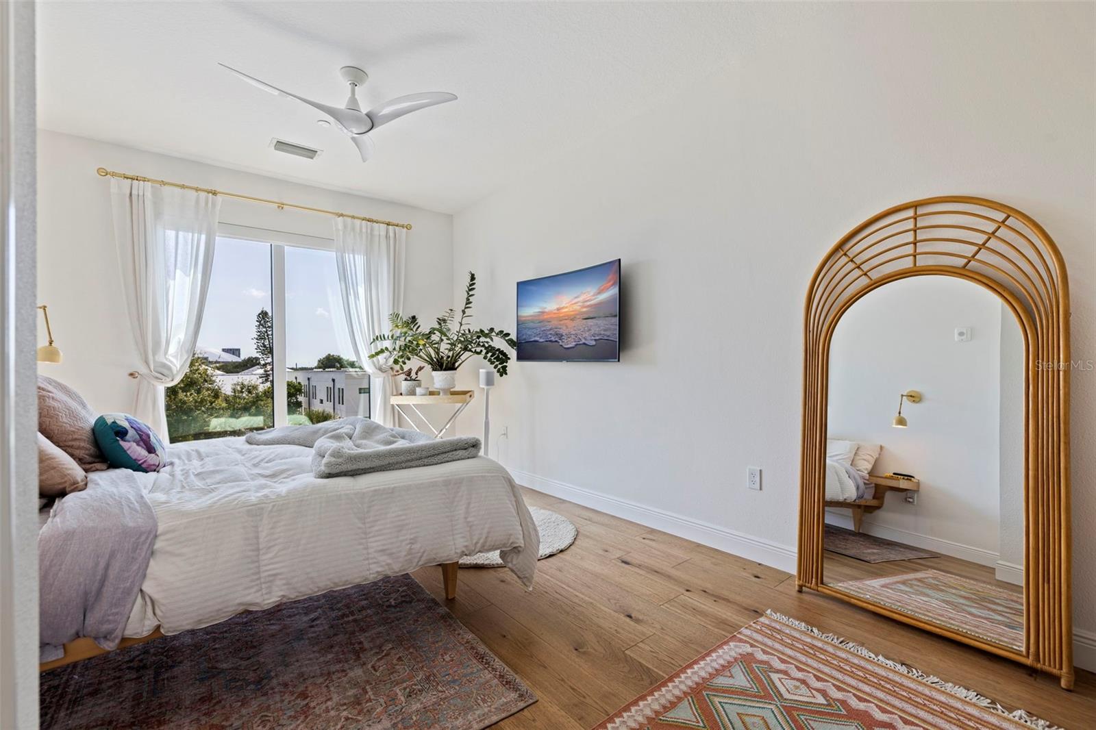 DOMUS URBANA CONDO - Residential