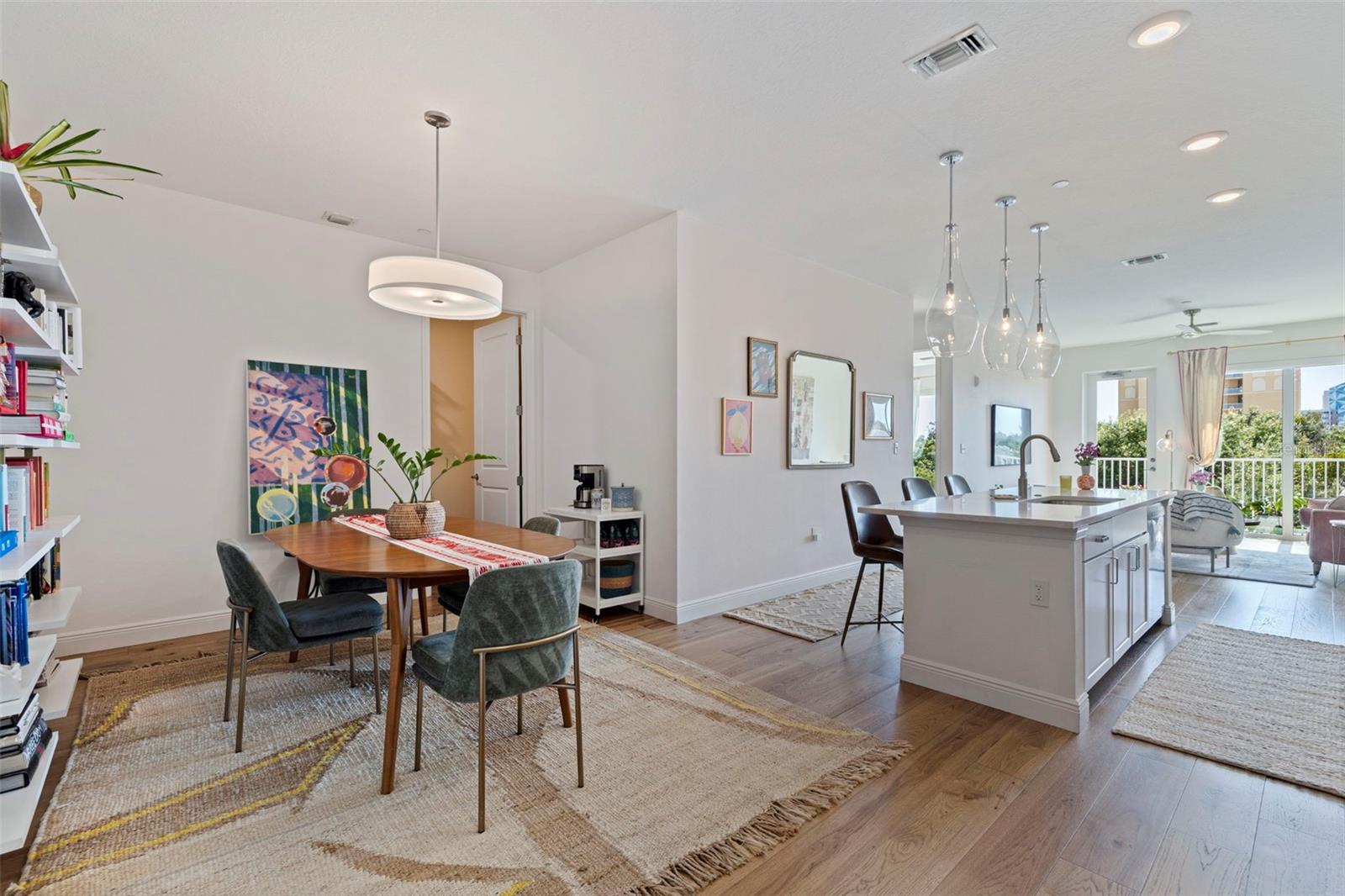 DOMUS URBANA CONDO - Residential