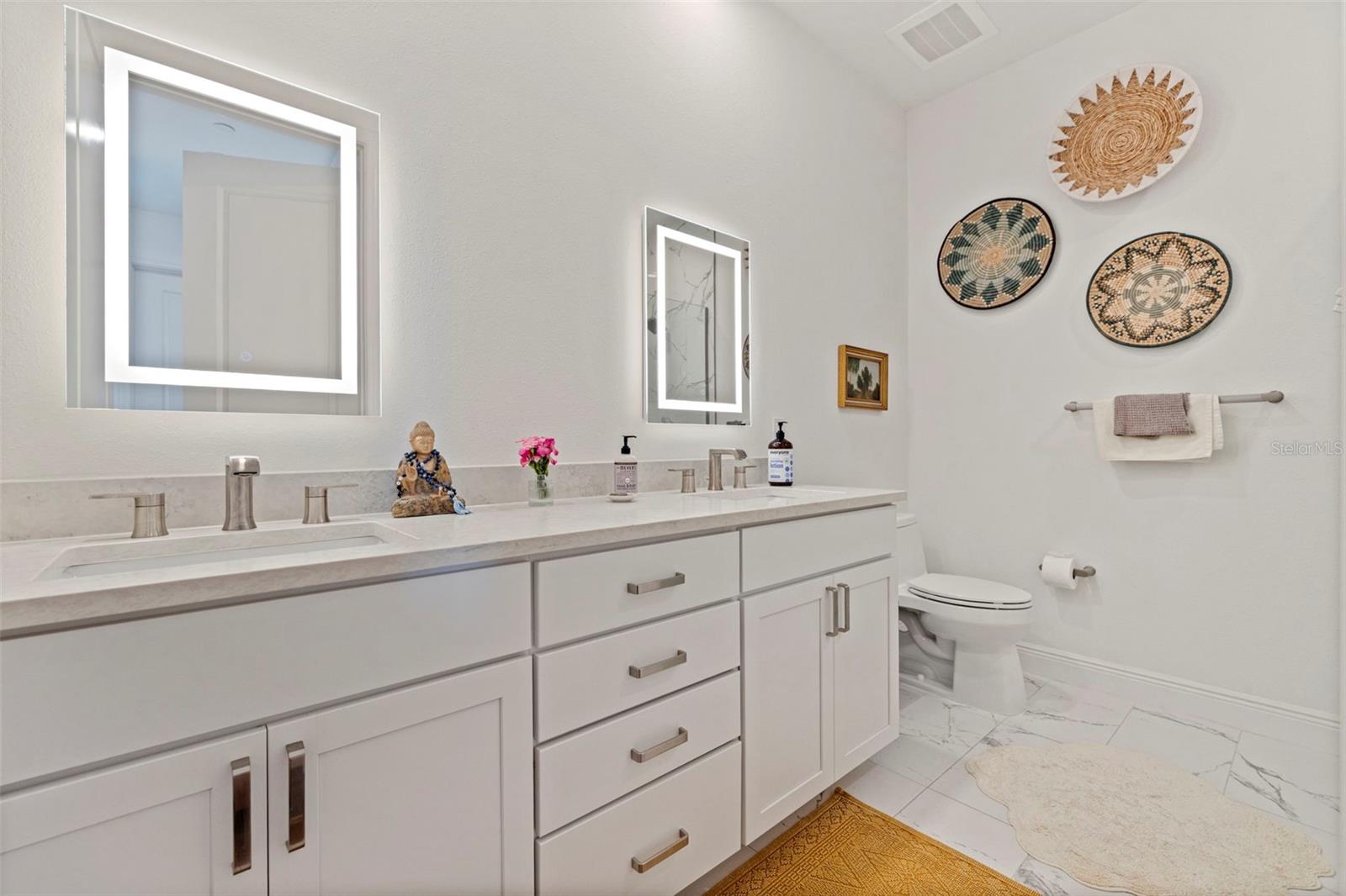 DOMUS URBANA CONDO - Residential