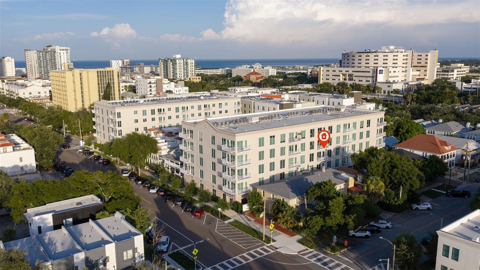 DOMUS URBANA CONDO - Residential