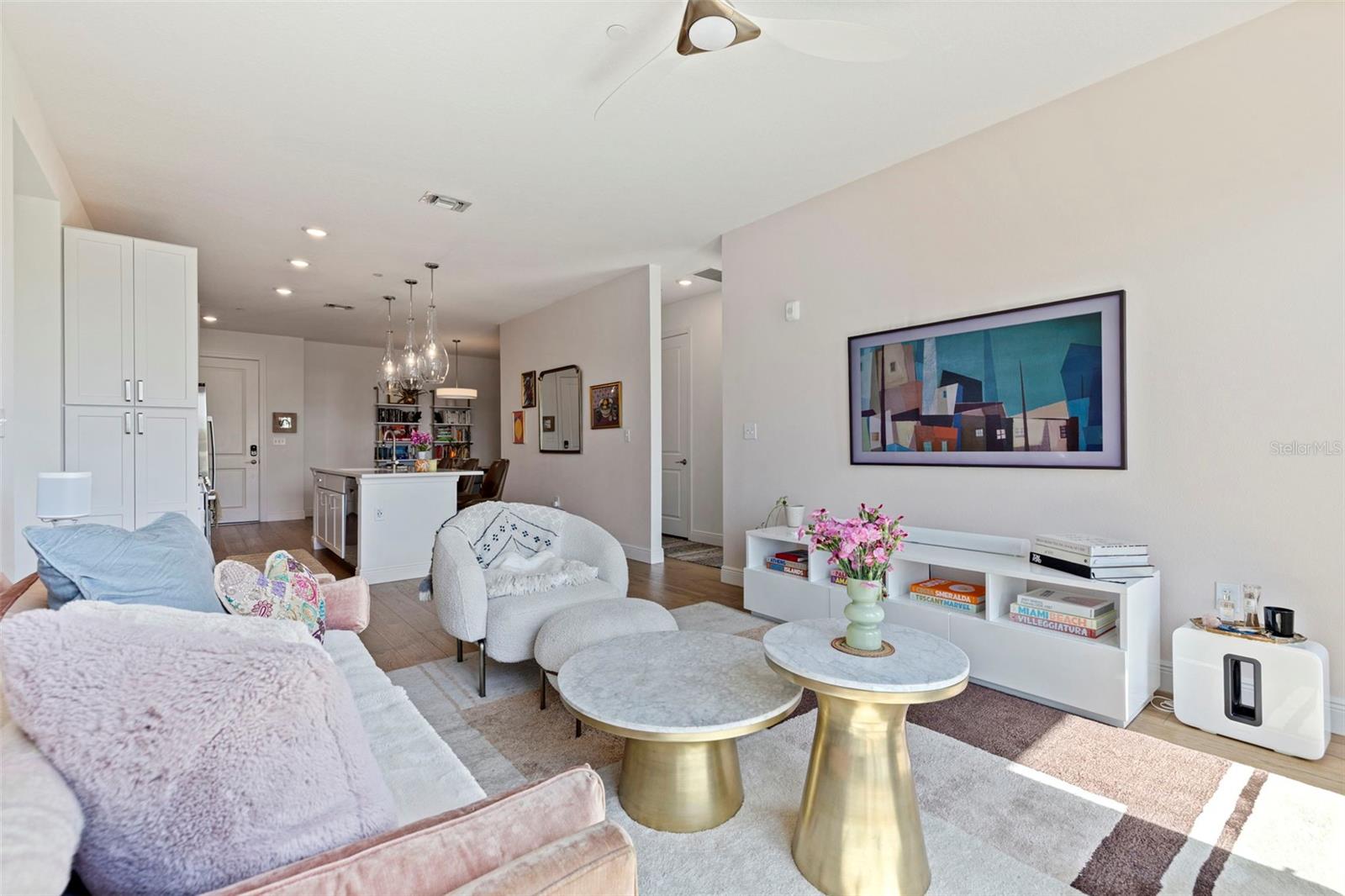 DOMUS URBANA CONDO - Residential