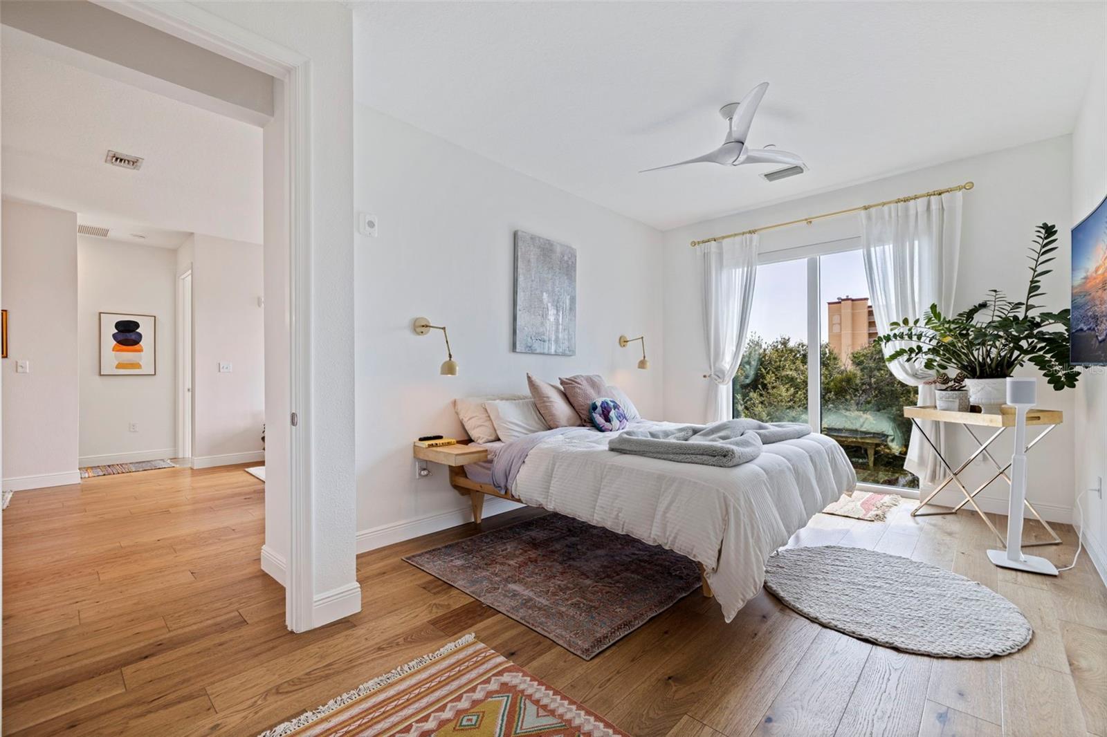 DOMUS URBANA CONDO - Residential
