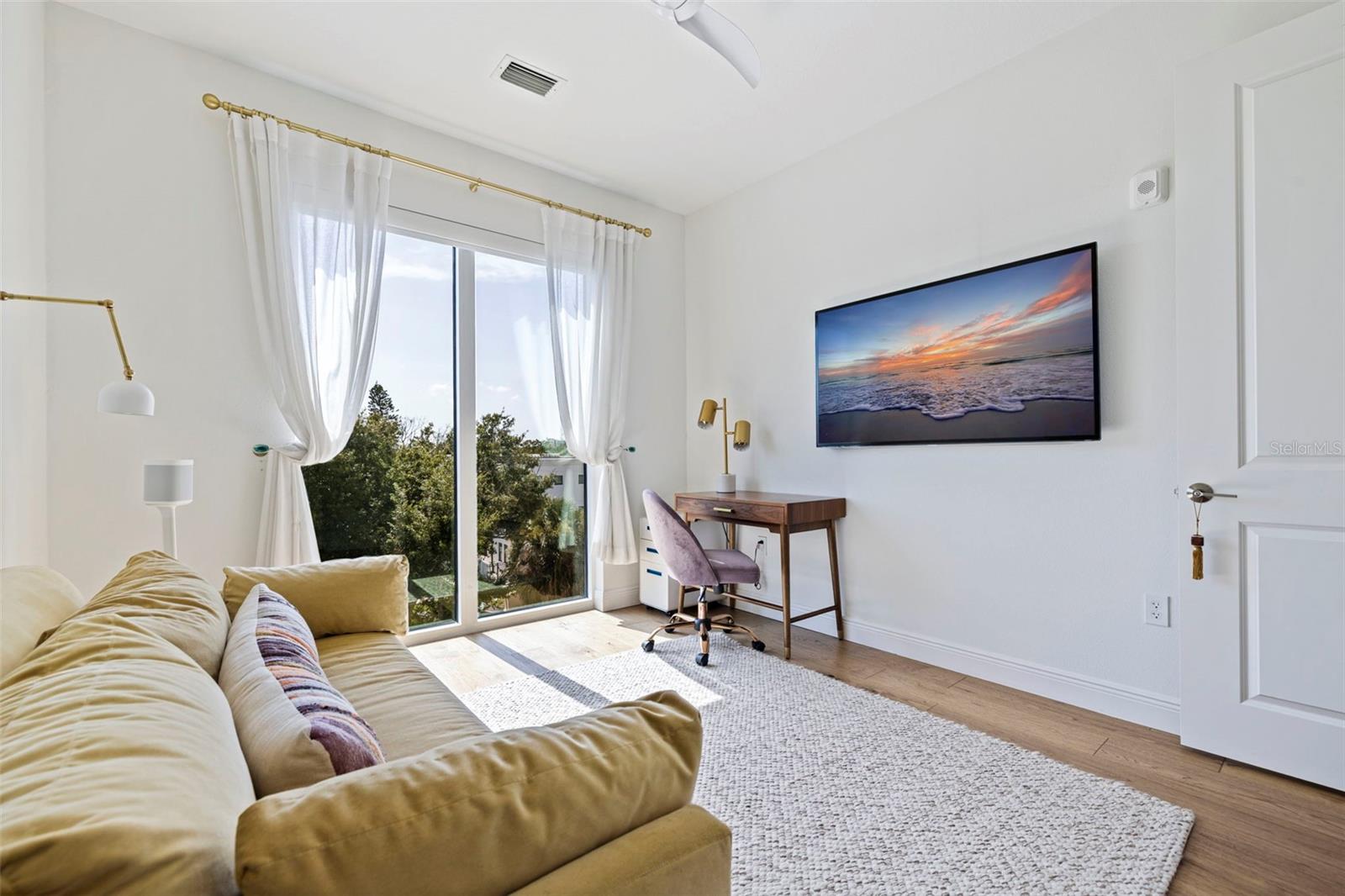 DOMUS URBANA CONDO - Residential