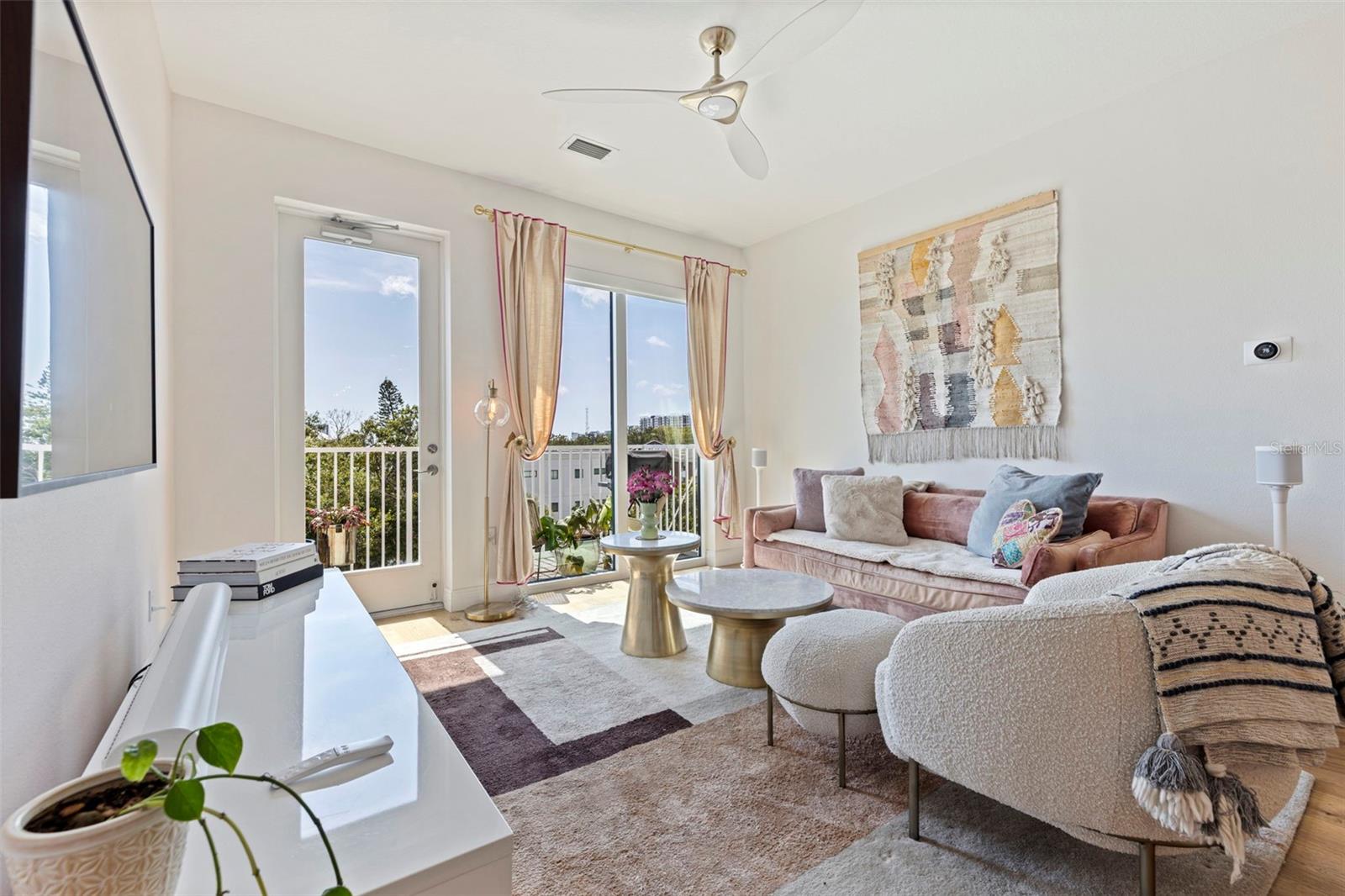 DOMUS URBANA CONDO - Residential