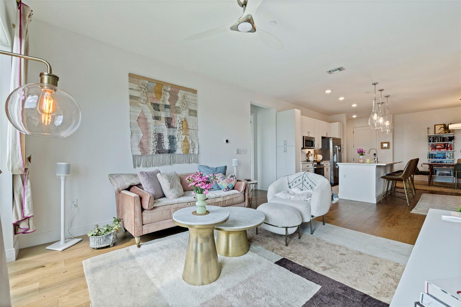 DOMUS URBANA CONDO - Residential