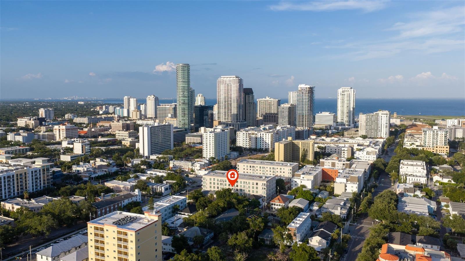 DOMUS URBANA CONDO - Residential