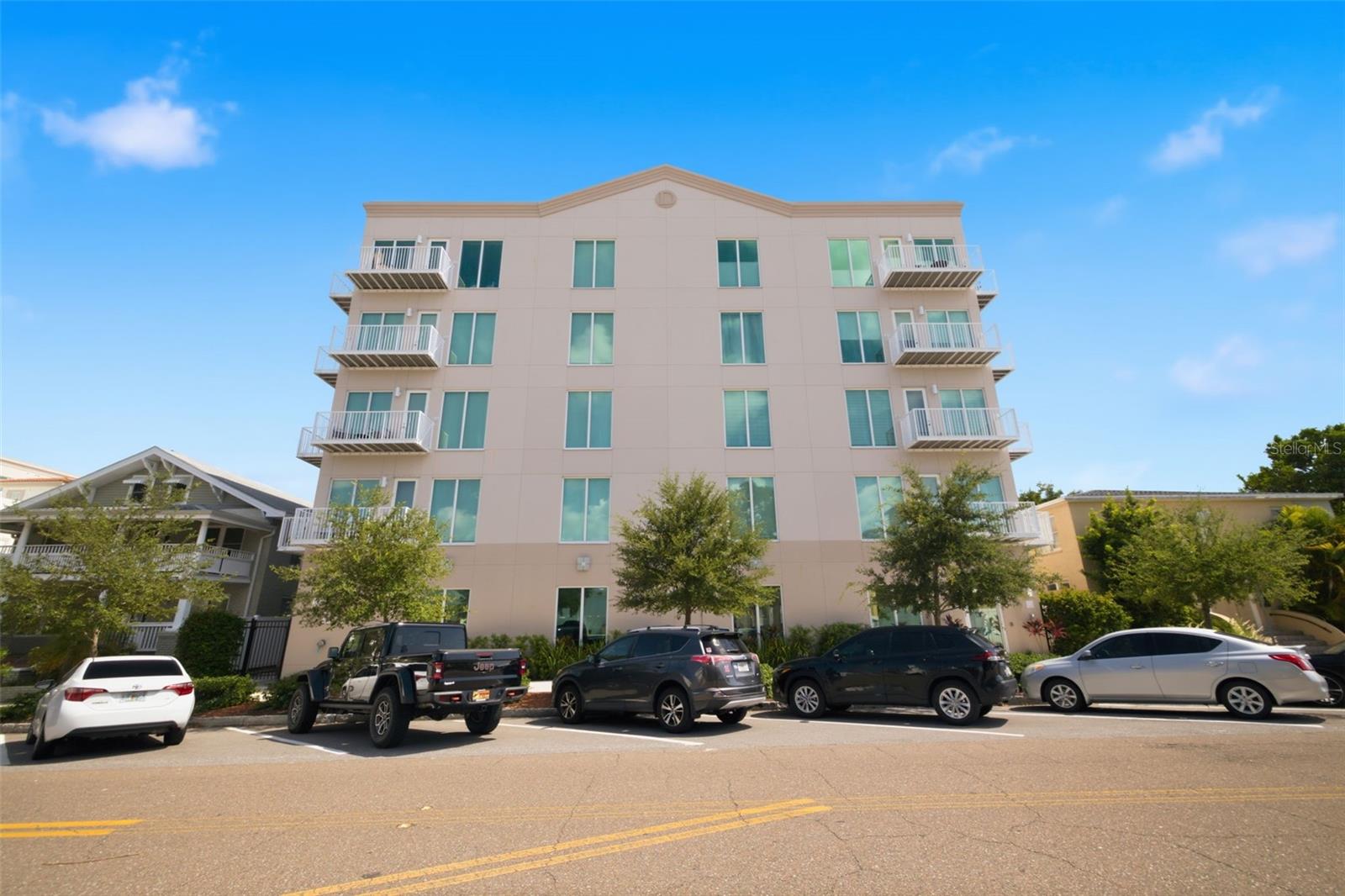 DOMUS URBANA CONDO - Residential