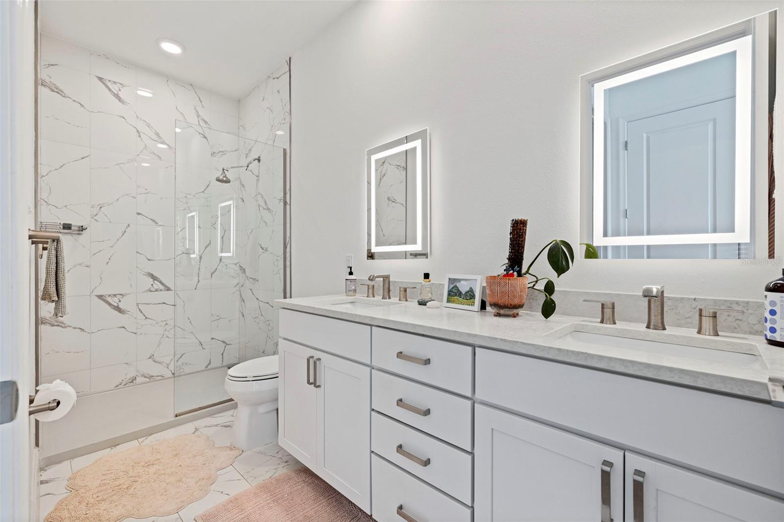 DOMUS URBANA CONDO - Residential
