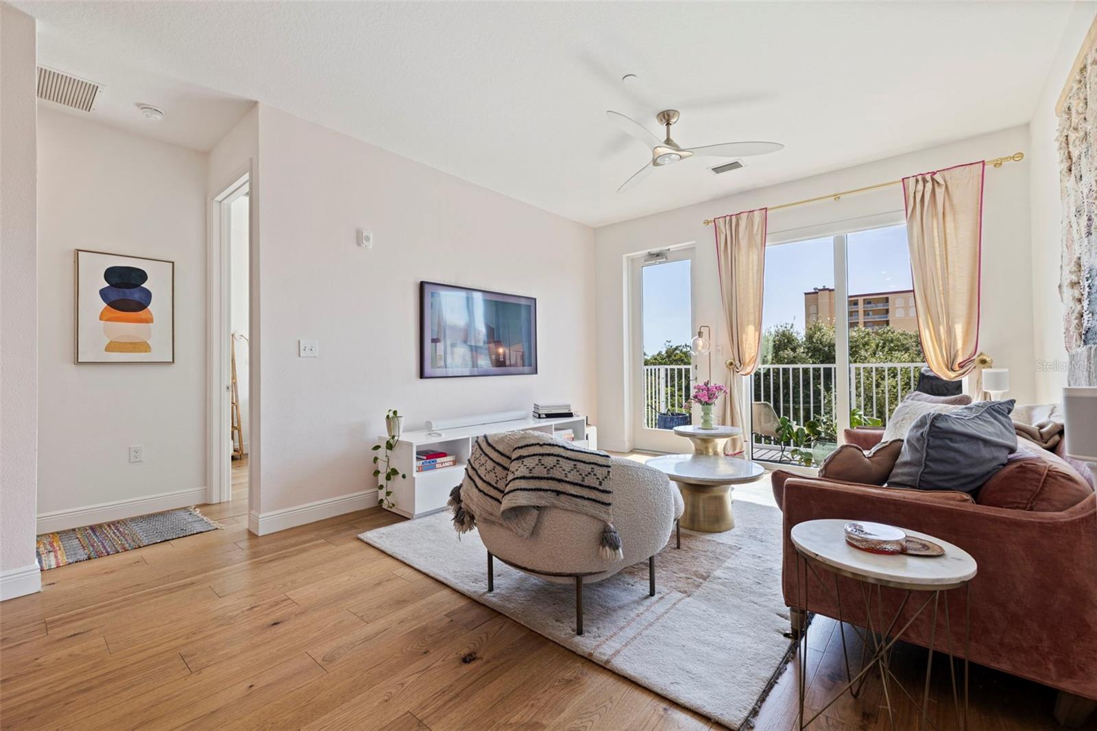 DOMUS URBANA CONDO - Residential