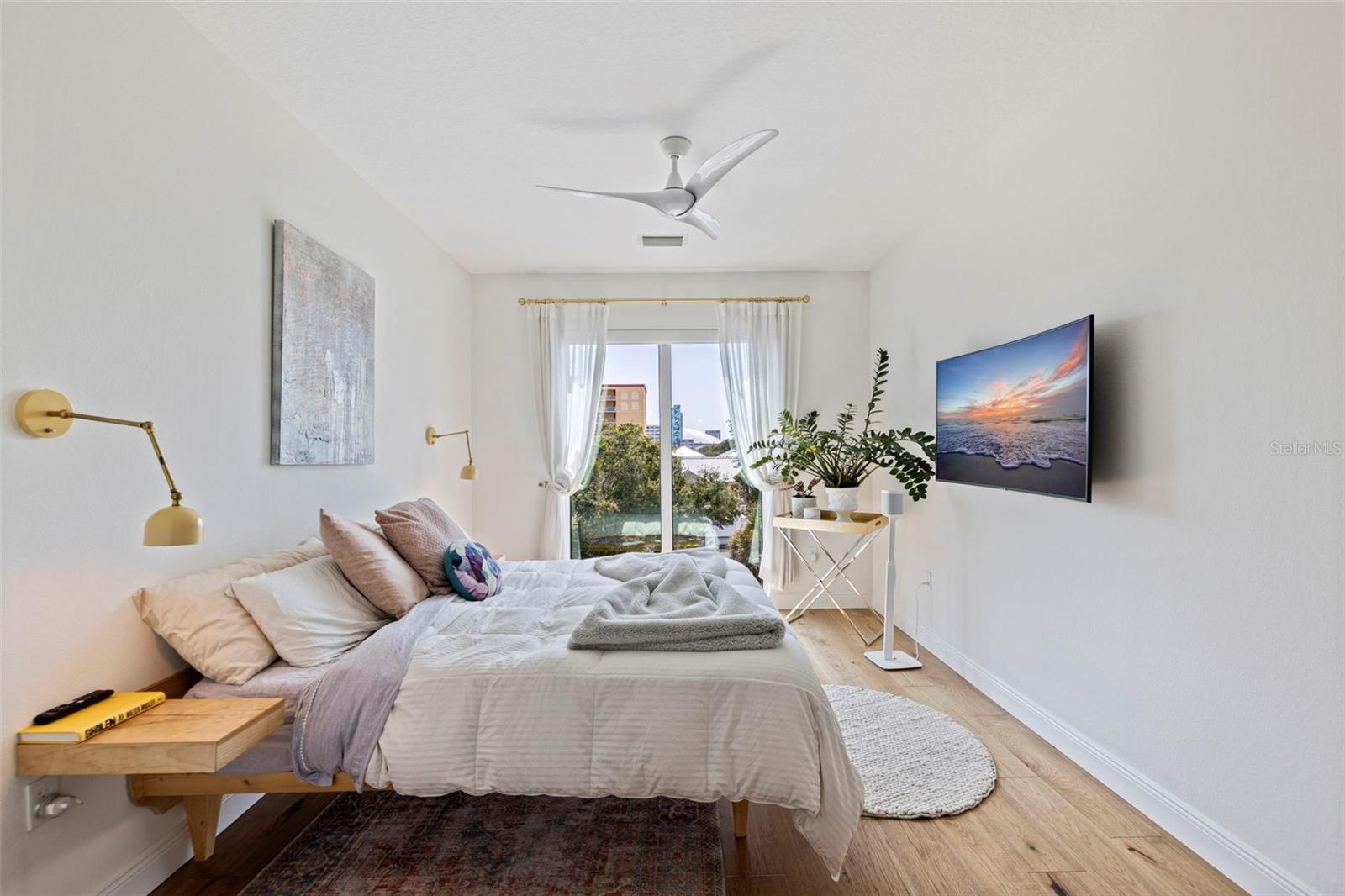 DOMUS URBANA CONDO - Residential