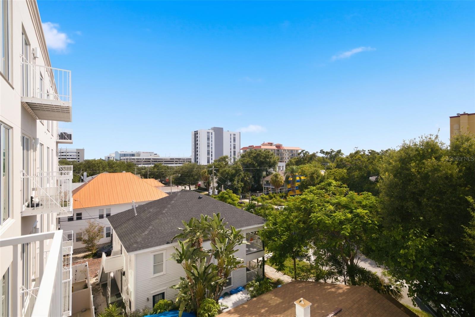 DOMUS URBANA CONDO - Residential