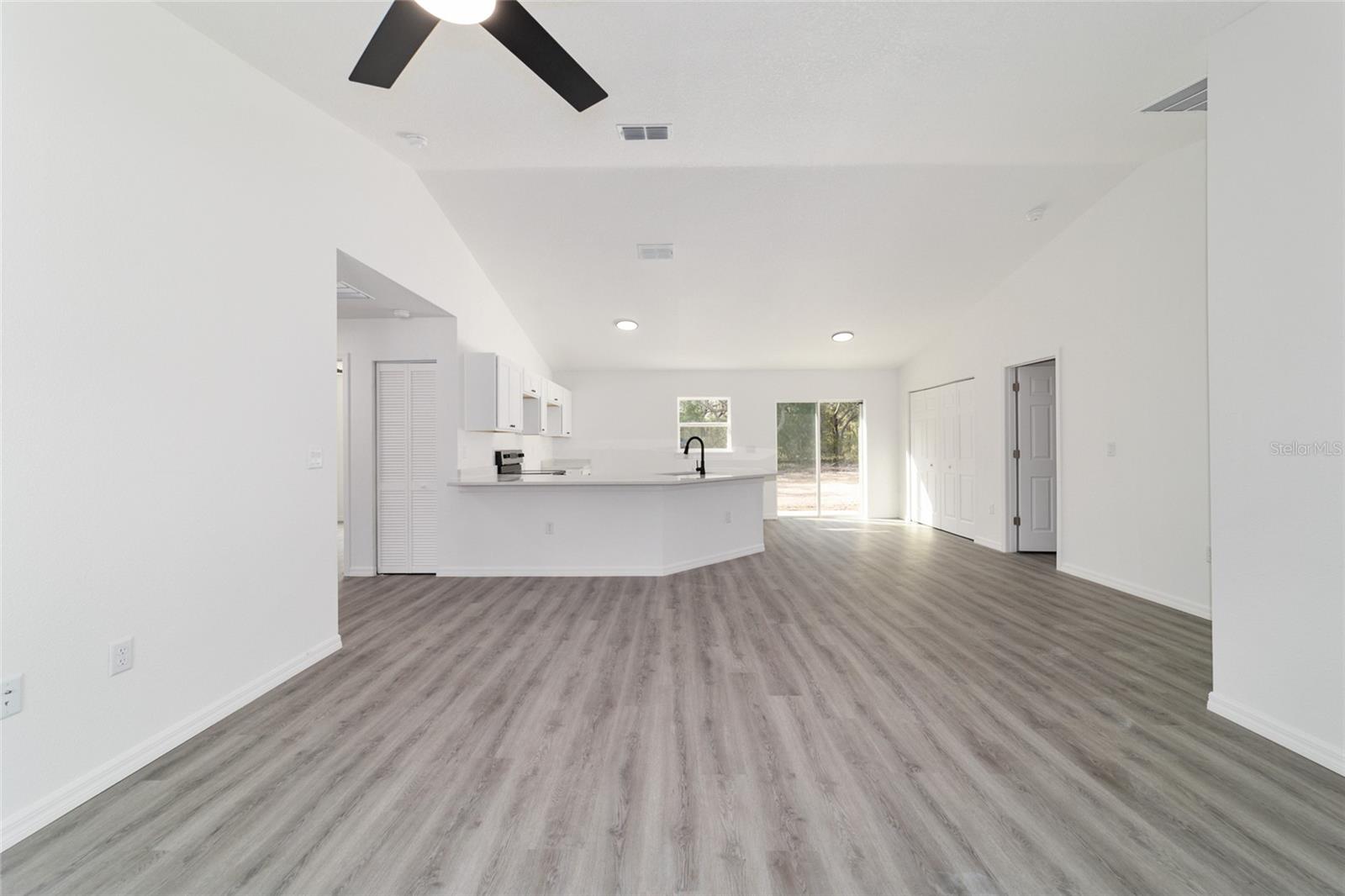 RAINBOW LAKES ESTATE - Residential