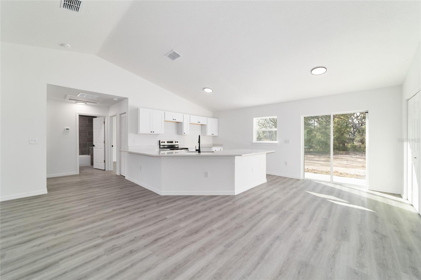RAINBOW LAKES ESTATE - Residential