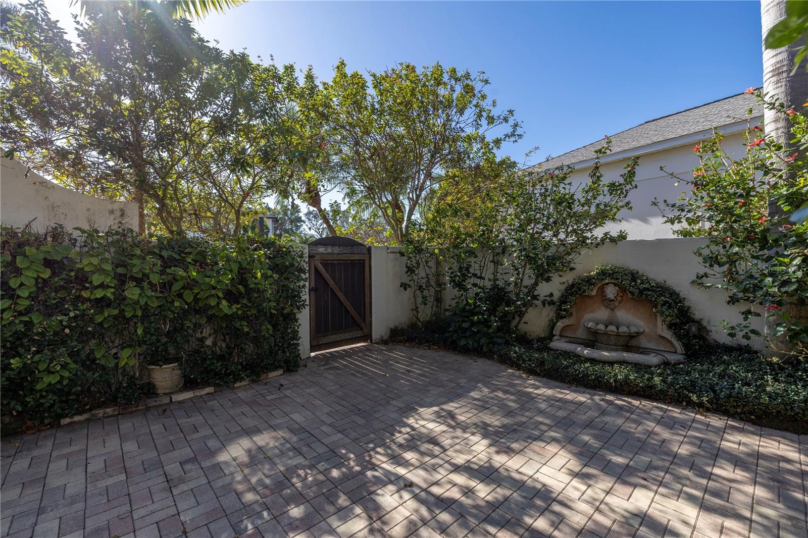SUNSET SHORES - Residential